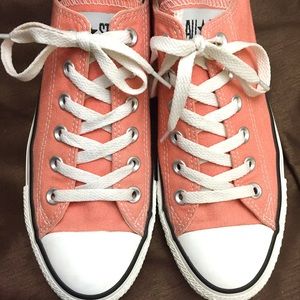 Converse peach color sz W9 clean hardly worn!